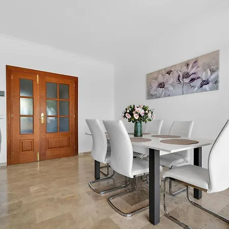 Family Apartment With Bbq And 100M2 Terracy Apartmán