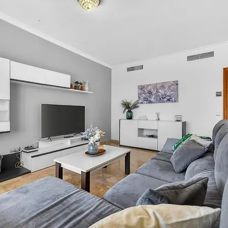 Family Apartment With Bbq And 100M2 Terracy Appartamento